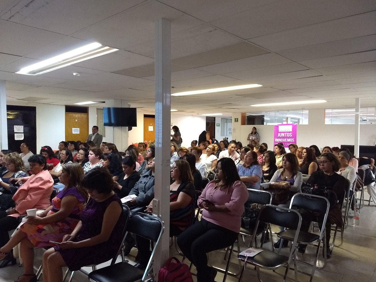 secc11cdmx's tweet photo. Conmemorando el #DiaDeLaMujer el Secretario General, Prof. Felipe Antúnez, reconoció la labor y el papel que las mujeres dentro del Sindicato. La Psicóloga Yazmín Ramírez, reflexionó acerca del papel de las mujeres dentro de la sociedad mexicana. #SNTEconEllas #DameLaMano #CCPs11 https://t.co/Rn8kNajv5f
