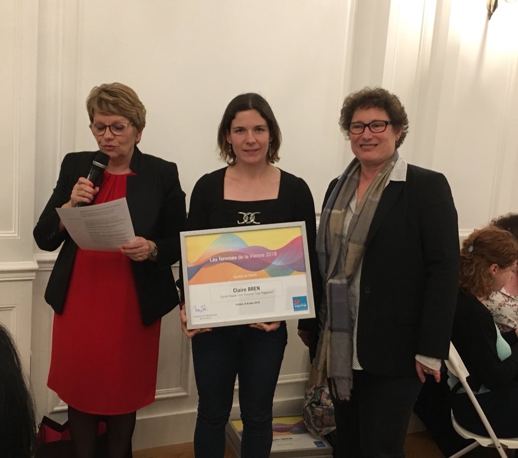 departement86's tweet photo. #8mars Femme de la #Vienne 2018 #sport : Claire Bren, championne de France de descente classique 2018 en #kayak, club « Les Pagayous » à #Vivonne https://t.co/u1PkFKNAuB