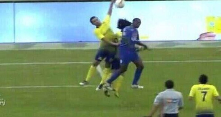 abo_119M's tweet photo. #الهلال 
#الهلال_الوحده 
#النصر_الاتفاق 
 مع السنين تعددت الأسباب والمستفيدواحد 
مشكلة بعض النصراويين يدعون تعرضهم لظلم تحكيمي طوال السنين وهم يمارسون ترهيب الحكام  وتتواطىء اللجان  معهم في الخفاء الآن على عينك ياتاجر،الجديد القديم عند جار السوء #الفقر الارتقاء على الخصم حلال 😉 https://t.co/CvAQNxesYG