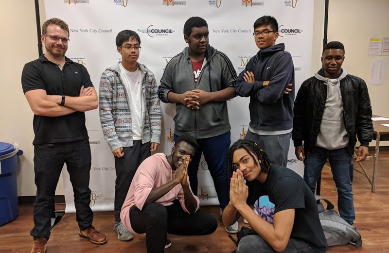 Local_802_AFM's tweet photo. "It was wonderful seeing 3 generations of jazz musicians playing together"-@chris_cherney

Bring your students to the next #JMStudentJam Thu Mar 14, 5-7 PM in the Clubroom w/ @alvesterg, @EOwensOnBass, #KellyGreen &amp; guest artist @jocelyn_gould 

Read more: https://t.co/Pd1EjBkHo8 https://t.co/IFI1FFcFav