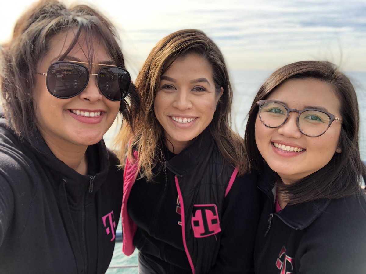 As I look at my past 5 years, I want to send a special “thank you” to the women who made a difference in my MagentaLife, you were honest & bold, you trusted & pushed me... the best thing about you is that you continue to empower your teams with your heart of gold! Thx 💕