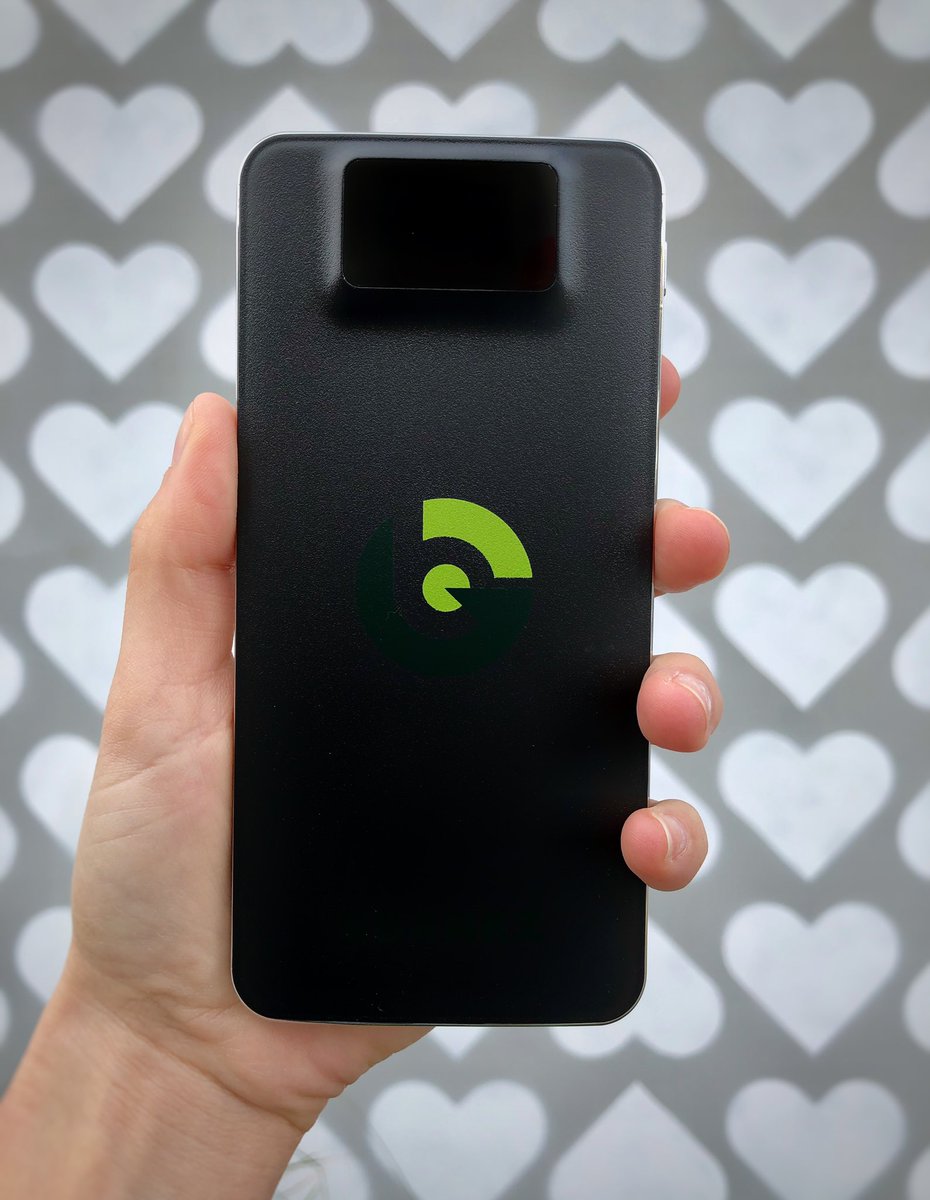 GBANKZx's tweet photo. Love = connection 💚 GBANKZ charges your mobile devices so you can stay connected. #GBankz #wegottheplug https://t.co/5LrOysz6mo