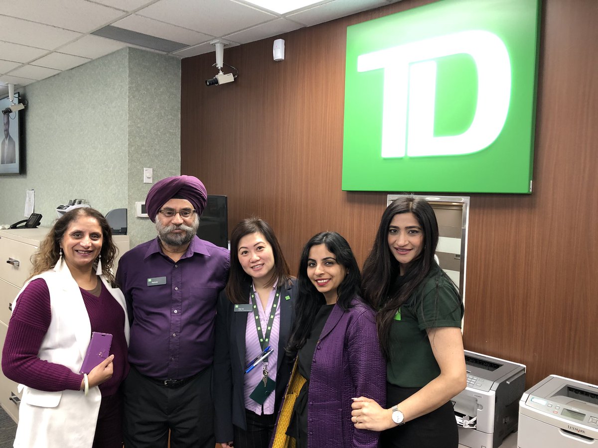 Celebrating #InternationalWomansDay with my amazing 566 family. 💜💜 I’m privileged to be surrounded by so many #strong women#may we know them#may we be them#may we raise them <a href="/SaranSelina/">smiley</a> <a href="/raja_banga/">Raja Banga</a> <a href="/ivanho326/">Ivan Ho</a> @NicoleKubica_TD