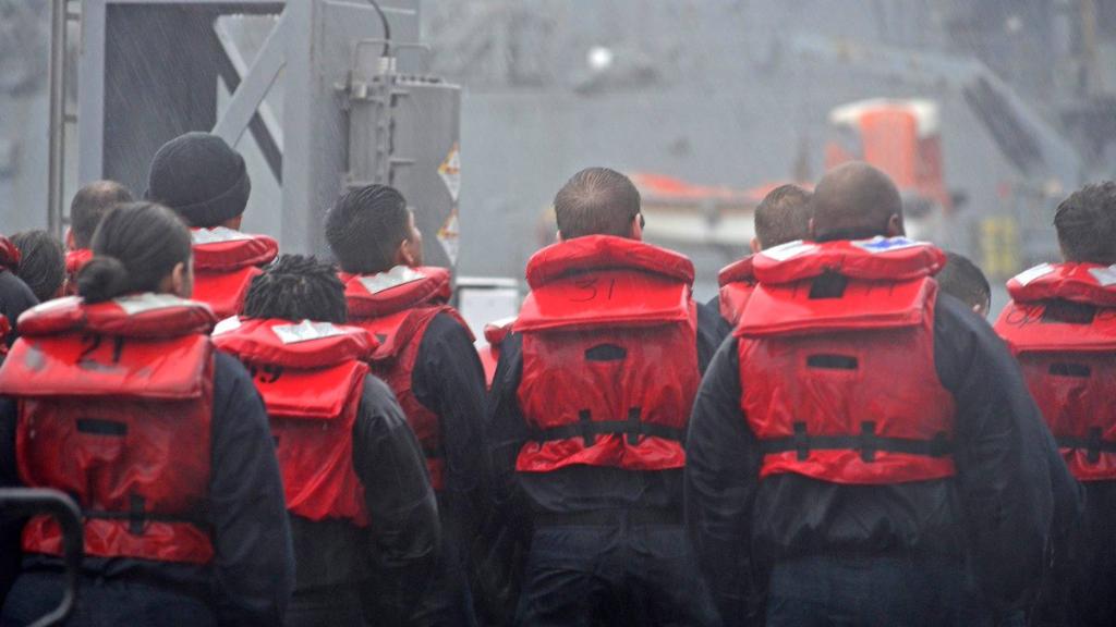 MT @Amphib7FLT: Even in the rain, the work doesn't stop! #USNavy #USSBlueRidge Sailors conduct an underway replenishment-at-sea with #USNSMatthewPerry (T-AKE 9)!