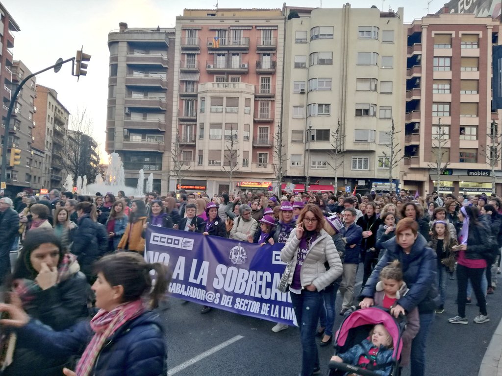anjorda's tweet photo. #emoció #reivindicació 
📢 "Els carrers seran feministes!"

#8M #Lleida #VagaFeminista #DiaDeLaDona #EnsAturem
 🙋‍♀️💪♀️ https://t.co/KlnrFBCSfv
