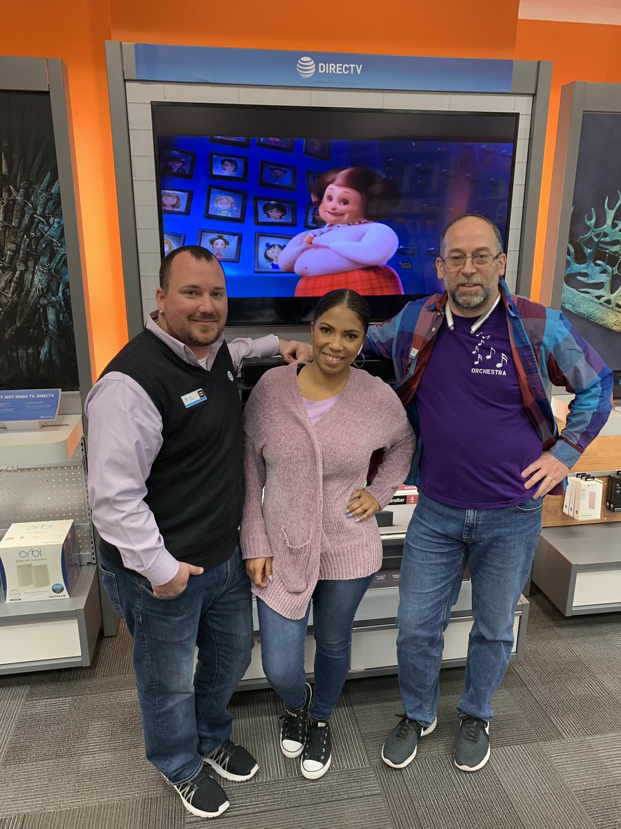 Showing off that purple for International Women’s Day. <a href="/JoeSouthShore/">Joseph Wiezorek</a> <a href="/jmnuovo/">joseph nuovo</a> @Dulce24k <a href="/pnixnix/">Peter Nixon</a> <a href="/WilliamGStovall/">William Stovall</a> <a href="/Kara_Blom/">Kara Blom</a> #InternationalWomansDay2019 #emeraldsquare