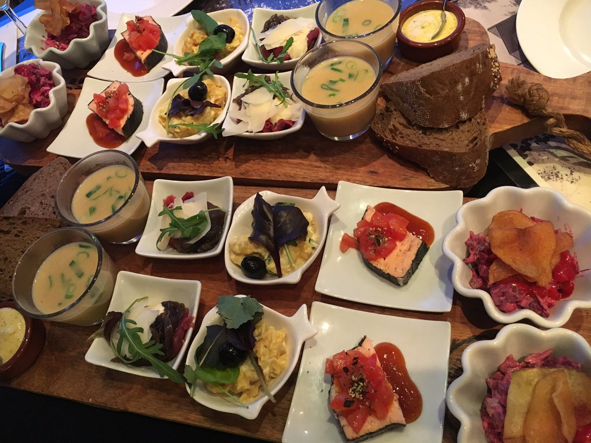 Tijd om te genieten, kom dit weekend genieten van een heerlijke Foodlovers proeverij of  een 3- gangen Proeverij menu, kom kijken welke verrassingen er op ons Foodlovers Market bord staan.
Heerlijk eten, drinken en genieten dit weekend bij Foodlovers @ de Middenstip!