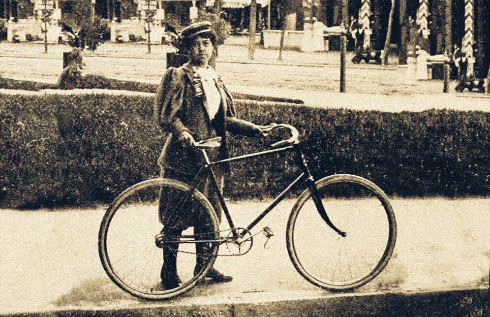 BikeTalk881's tweet photo. International Women's Day

Kittie Knox, legendary Bostonian and Black cyclist, integrated local and national cycling clubs at the turn of the century.  

Cycling was a catalyst for women's liberation, even through segregation and racial terror:

https://t.co/NcI1LvN7Zh https://t.co/77kFnHHmvQ