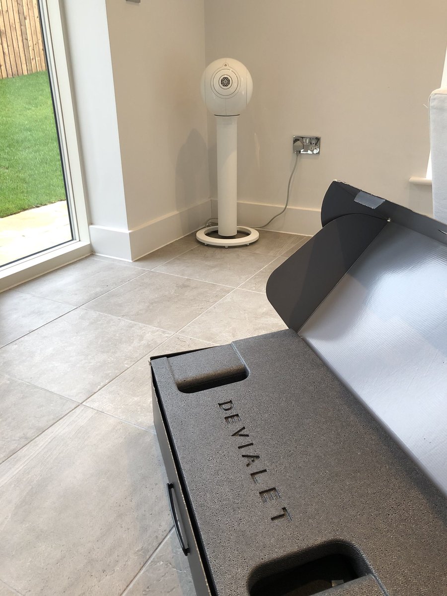 JTDaprince16's tweet image. Thank you to Joseph @DEVIALET Canary Wharf for organising delivery of my new tree... #impeccableservice #unreasonablesound