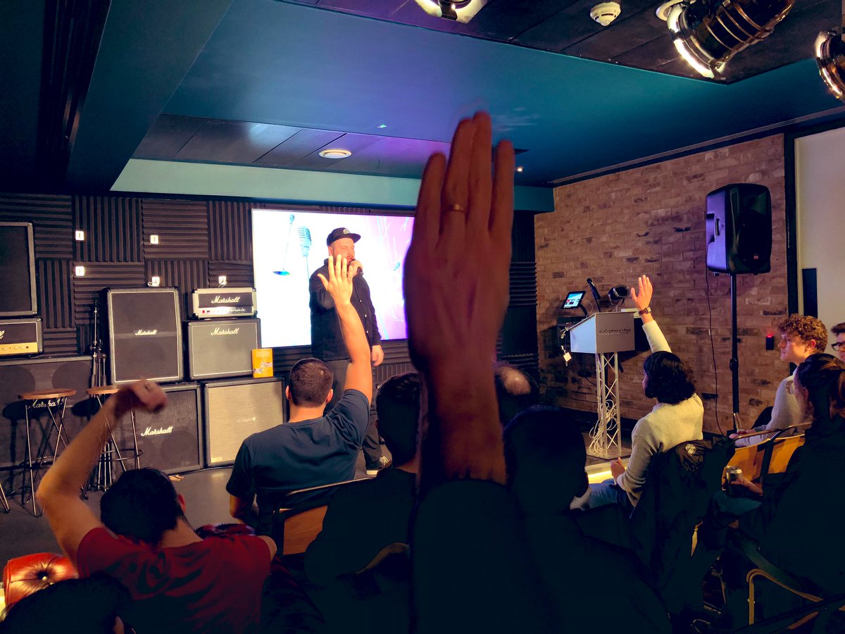 kadikraman's tweet image. Kicking off the new and improved JavaScript comedy night Smoosh (the artist formerly known as #componentDidSmoosh) with @jevakallio #smoosh