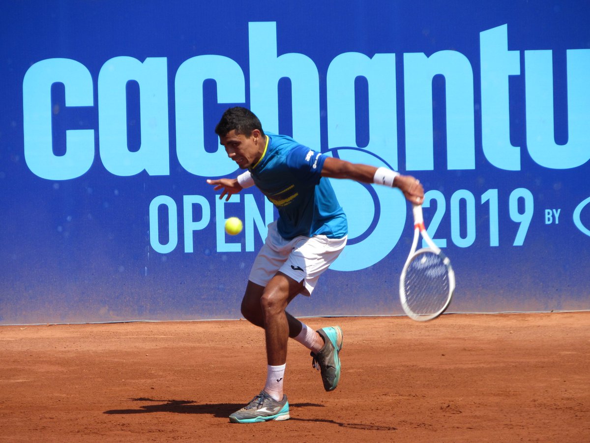 CachantunOpen's tweet photo. El taiwanés Tung Lin-Wu se convirtió en el segundo semifinalista del #cachantunopenbykia tras batir al brasileño Thiago Monteiro 57, 64 y 75 #elchallengerdesantiago #15años #atpchallengertour #tunglinwu #thiagomonteiro https://t.co/7gUuF393Hc