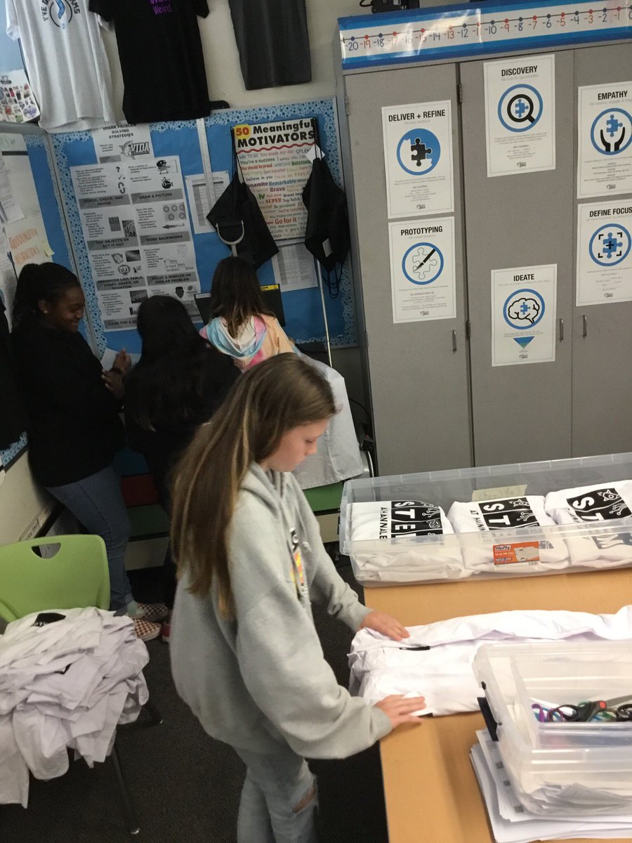 VIDA_Connect's tweet photo. STEM lab coats for @HannStingrays done. Complete with customizable CHALKBOARD vinyl name tags!!! Ss even threw in a few free vinyl stickers because “we take care of our customers” https://t.co/1Jc0knHGys