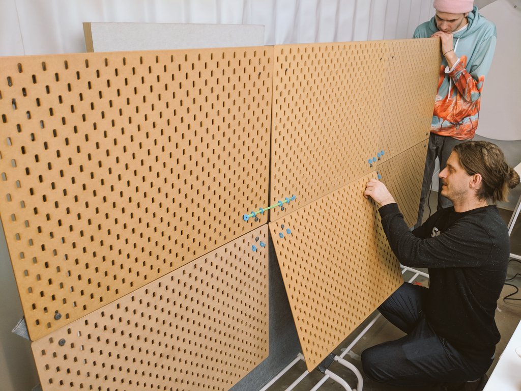 Ny ankomst bytte rundt Frisør Lindsay Balfour @MakeyLindsay@mastodon.education on Twitter: "We're hacking  IKEA Skådis pegboards and rolling rigga racks for our lastest #strawbees  backdrops for projects. Including using strawbees to hold them together. IKEA  hacks work well