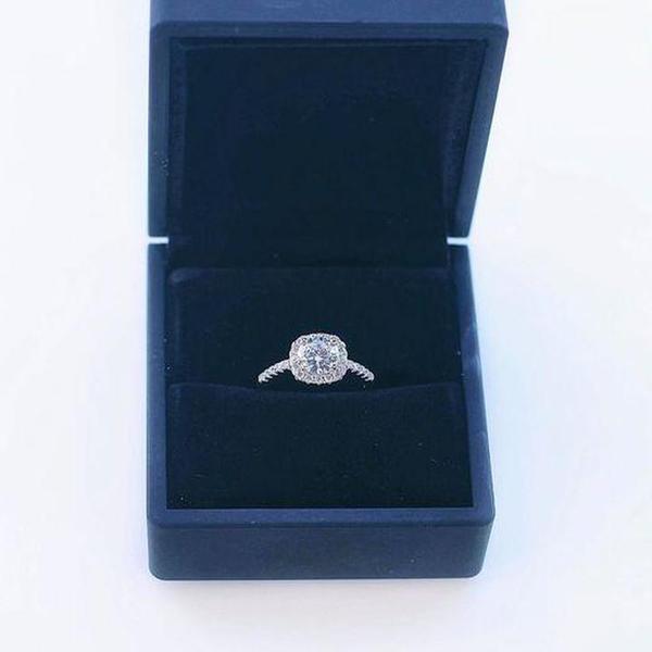 StoreSutra's tweet image. Princess Ring 😍
🔥10℅OFF 🔥Use code: 👉 WOMENDAY 💥
Storesutra.Com/PrincessRing