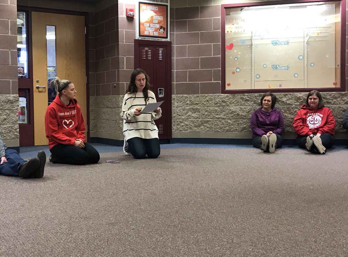 MrsHetzel_3RS's tweet photo. #csdinst Staff peace circle was great!! https://t.co/tzHdb5YwdX