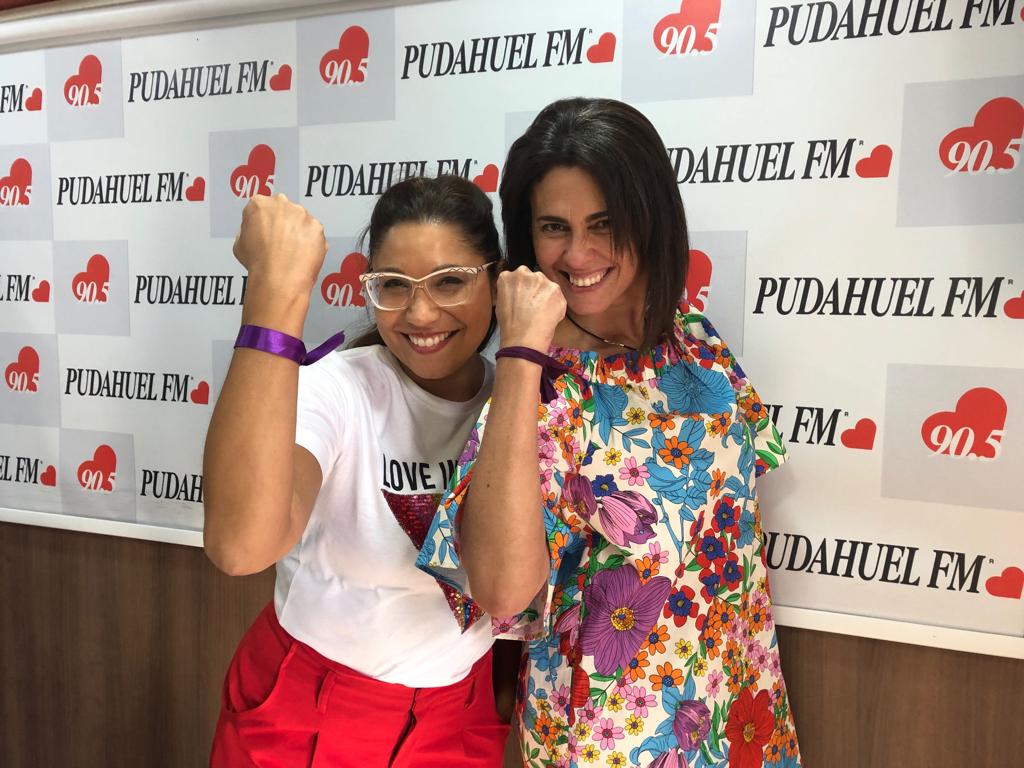 RadioPudahuel's tweet photo. Ya estamos al aire con la gran licuadora en las #MuñecasPudahuel llámanos al 223812020-21-22...además envíanos tus audios, COMENTARIOS Y BUENA ONDA AL +56 9 94505122 y no te olvides @ClaudiaSaezH @Siliconvalle y recuerda visitar https://t.co/F6FaNDC0Kn https://t.co/LYsYjHiHzG
