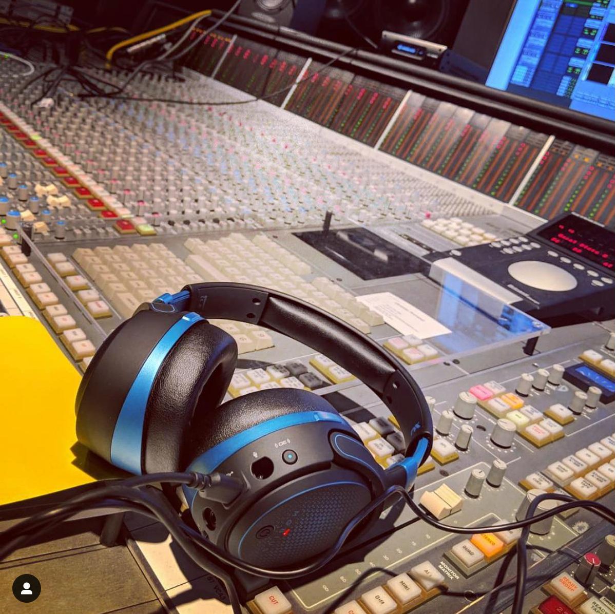 Audeze's tweet photo. Immersive Audio. Mobius @RedBullStudios Berlin. @WavesAudioLtd @Audeze #mobius #wavesNx #recordingstudio #redbullmusicstudiosberlin #musicstudio #musicproduction #musicproducers #3daudio #3dsound #immersiveaudio #surroundsound @wavesaudio #gaming #headphones #wavesnx #cmaaudio https://t.co/XW9V61Dyht