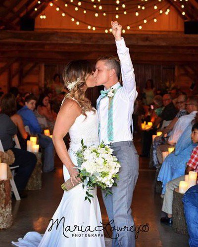 HollowHillEvent's tweet photo. I love finding pictures of our favorite couples!  Awesome pic @marialowreyphotography!

#hollowhill #marialowreyphotography #summerwedding #minttobe #fortworthwedding https://t.co/RoOzJnw5e7