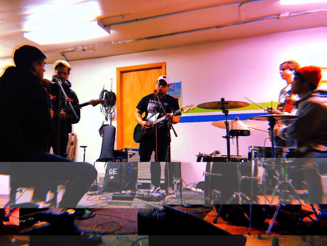 mutedcolorband's tweet image. Join us - April 25th @ The Wire in Berwyn, IL
 $12 in advance / $15 at doors (DM for ticket inquiries)

6:30-7:00 Muted Color
7:15-7:45 @TinyKingdomsIL 
8:00-8:30 @RiotShieldIN 
8:45-9:15 @Makenaband 
9:30-10:00 @badplanningil