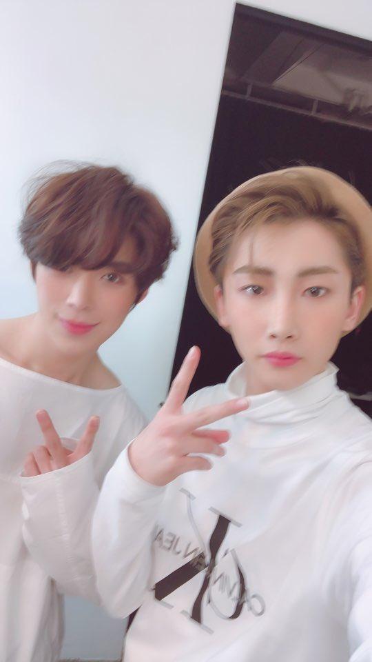 VeriveryBrazil_'s tweet photo. #TWT|05.03.19| Atualização no @by_verivery

[#Yeonho]
Todos postaram fotos da Vogue, eu também quero postar.. hehe
#Yeono #베리베리 #VERIVERY #Vogue #RevistaFotográfica #Filmagens #HoyoungieHyung #Kangmini #❤ https://t.co/XXPt1XITyK
