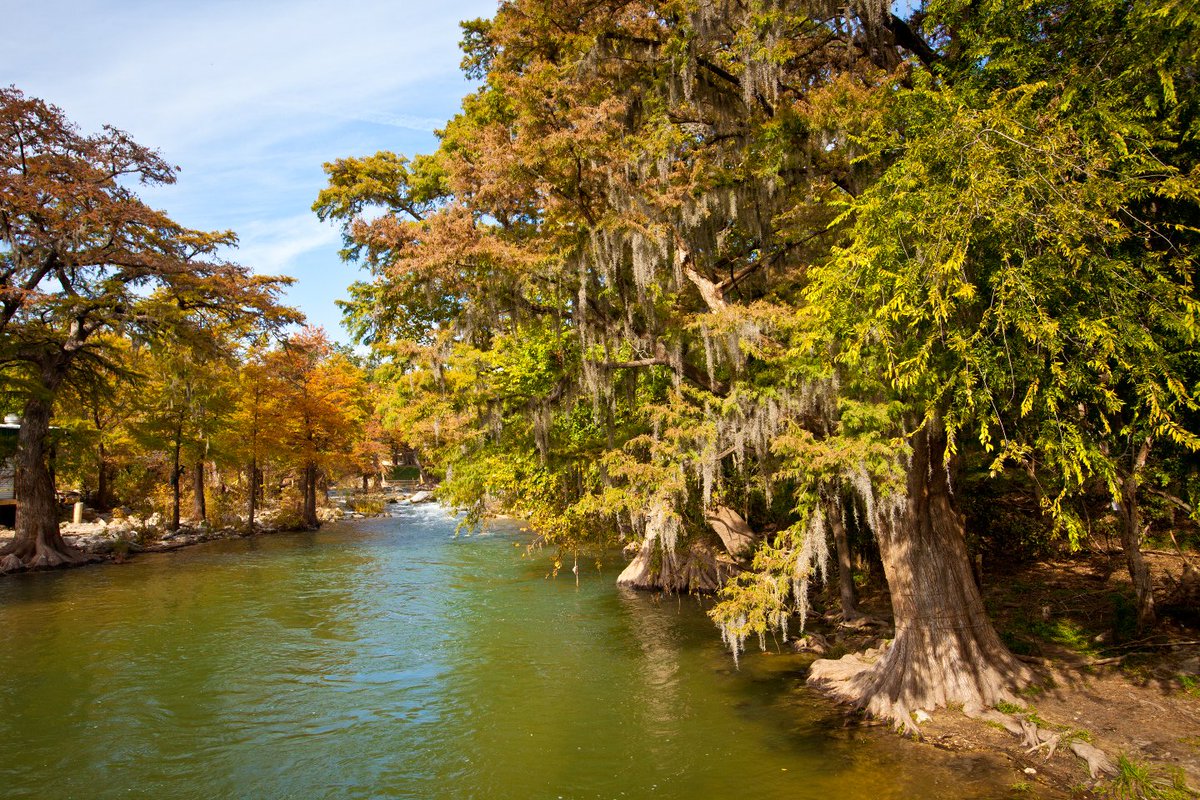 VisitNBTX's tweet image. It's time for the most important question of the year: Which river is your favorite to float? The Comal, or The Guadalupe? 🌊☀