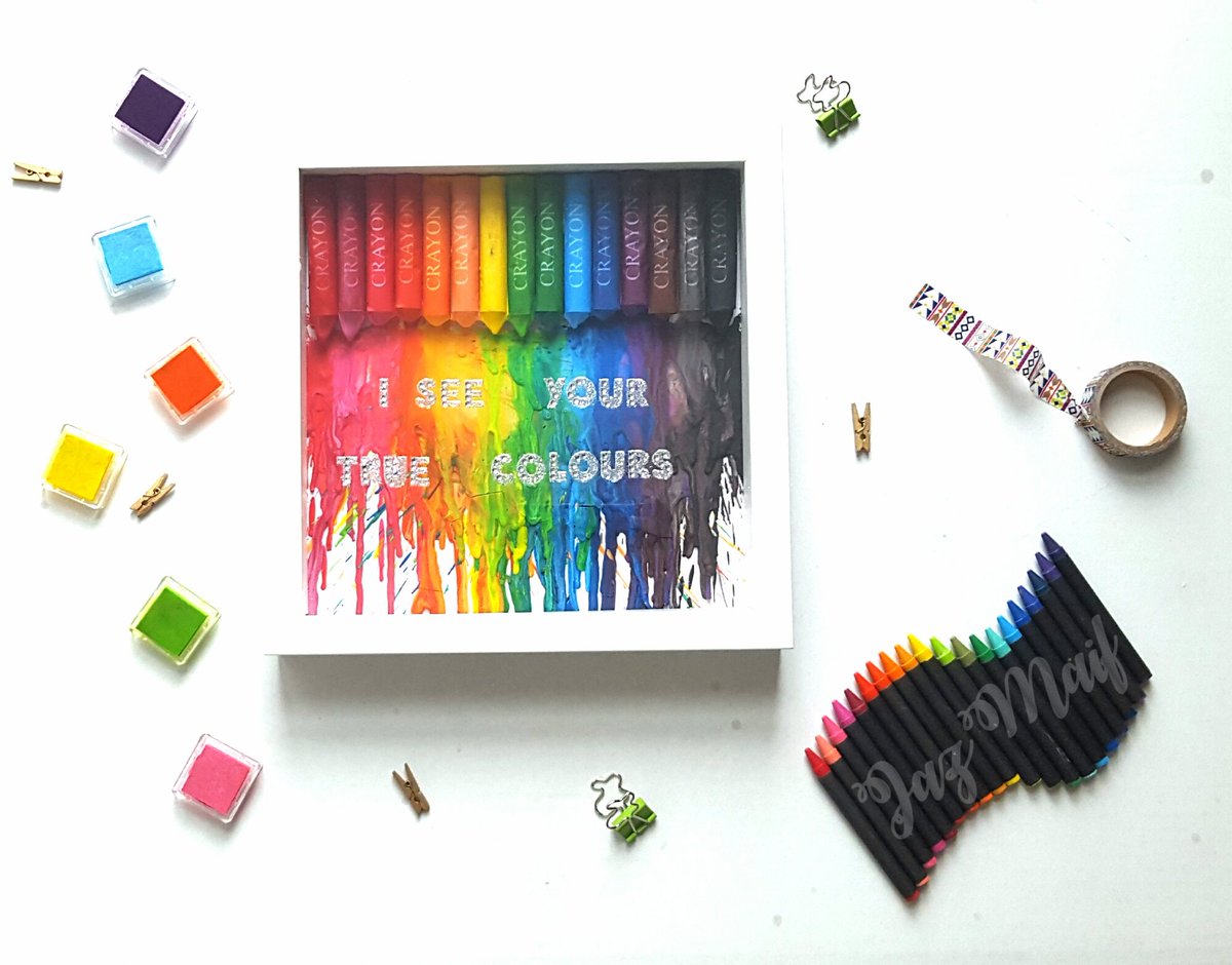 JazMaif's tweet image. 🌟Want to tell a friend something personal? 
Why not get creative with it? 
🌟'I see your true colours' • 23 cm x 23cm (9" x 9") White Shadow Frame 

#shadowframes #gifts #presents #quotes #colourful #islamicgifts #eidgiftideas #homedecor #jazmaif 
Note: Props are not for sale