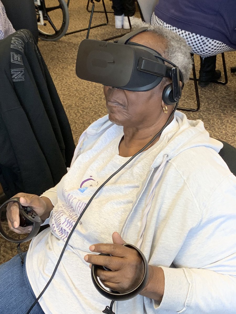 AdultEdANCVR's tweet photo. Teaching science concepts with #discoveryVR and #NationalGeographicVR brings the solar system, asteroids, and the atmosphere to life in #adultedancvr #virtualreality #teachingwithVR https://t.co/L4Cu3svRXm