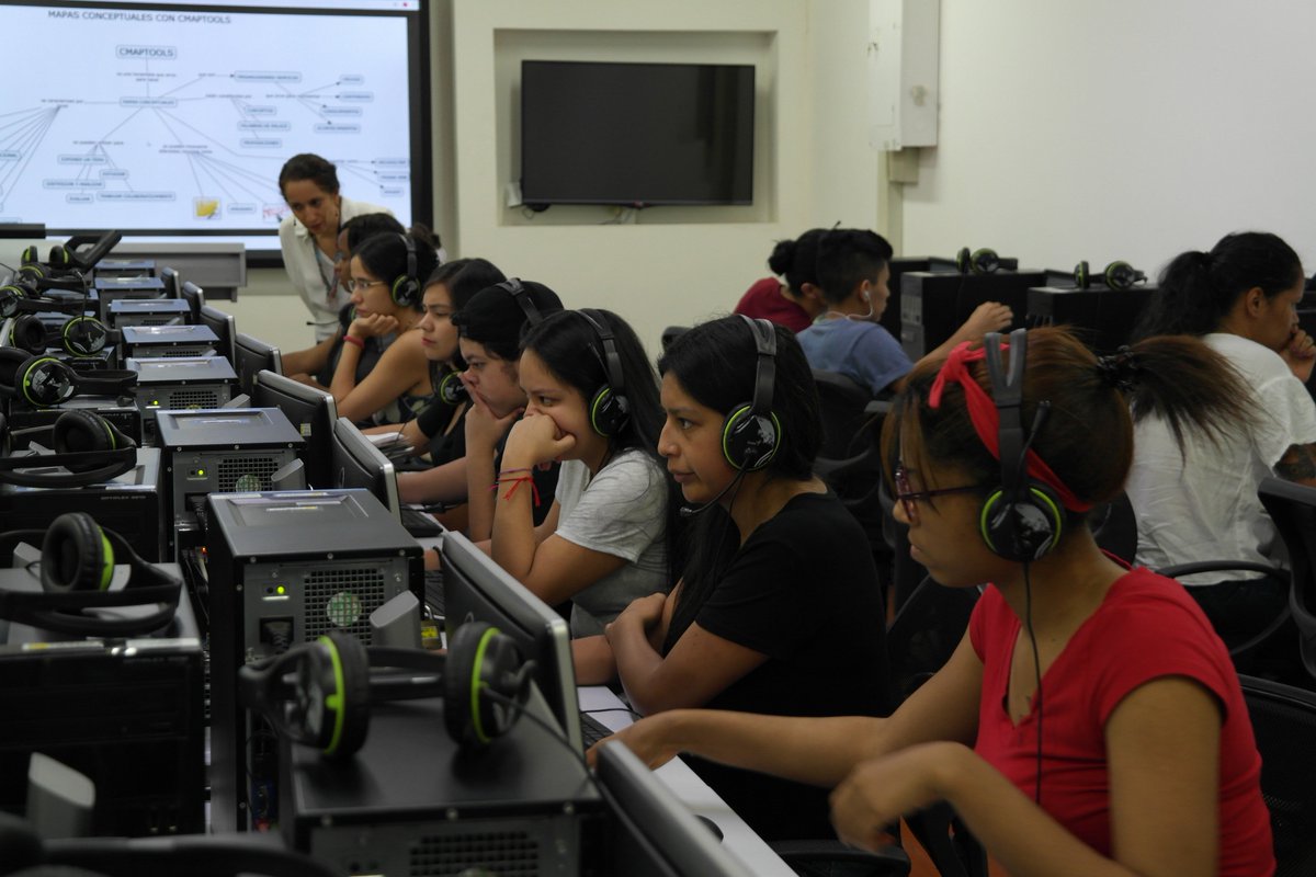 DintevUnivalle's tweet image. #Cmaptools #DiseñosDeSitiosWeb #EdiciónGimp Formamos estudiante y profesores de @UnivalleCol ,