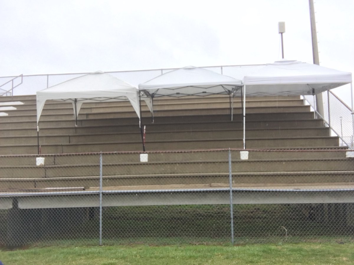 Josh_Furtaw's tweet photo. HOME GIRLS AND BOYS RUGBY GAMES TONIGHT STARTING WITH THE GIRLS  @7!!! If it does rain don’t worry.. we’ve got you covered.. literally @thedailyherald @SHHSRaidersTN @SHHSRugby @4thehill https://t.co/Un9Wz9T08K