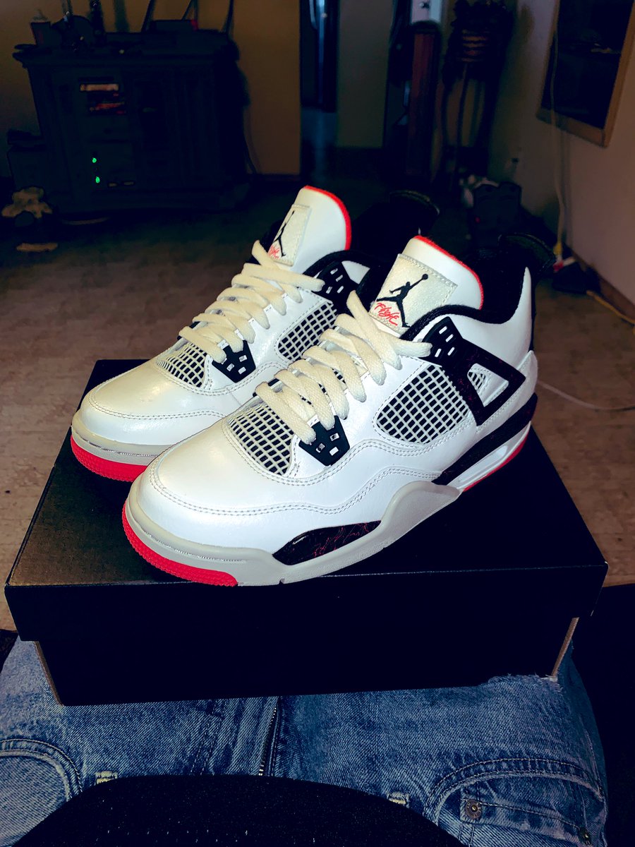 My shoe game steppin up ! 🔥🔥 #Retro4