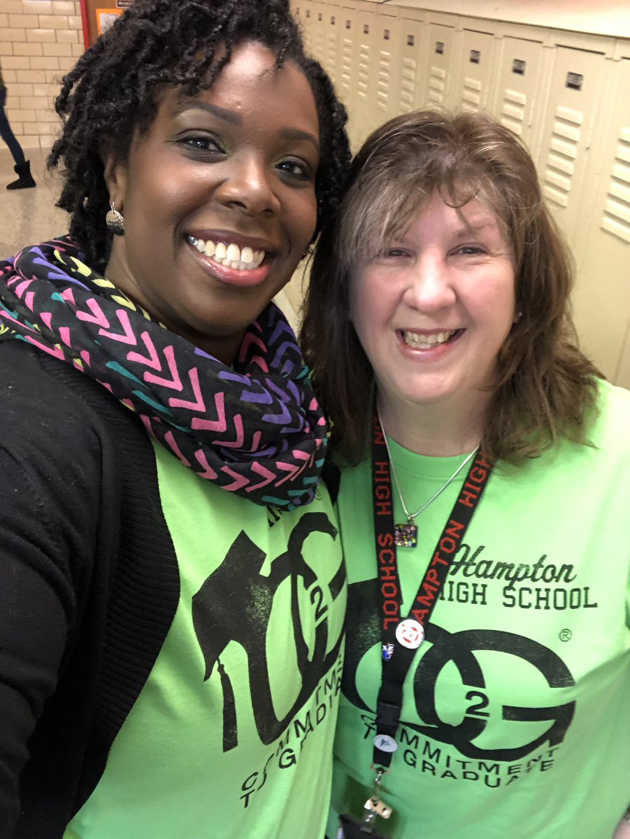 TeachThatTech15's tweet photo. It’s the last day of Spirit Week! Time for the Class of 2022 Group Photo! #Classof2022 #CrabbersCommit #TeachersCommit #Commit2Graduate2019 #ClassPhoto2022 #Ambassadors #BestKidsEver  #WeAreHCS https://t.co/6wuPIuZknE