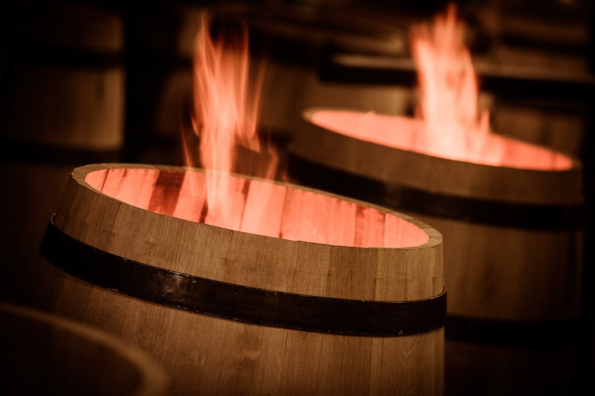 notrevueestate's tweet photo. Have you ever wondered how many components are needed to make a barrel ready for wine use? Come join us for a barrel making demonstration from one of our oak barrel producers, Demptos Napa Cooperage. #wineevents #barrelmaking #Demptos #Notrevue #sonomacounty #winecountry #winery https://t.co/5l4Gom7RII