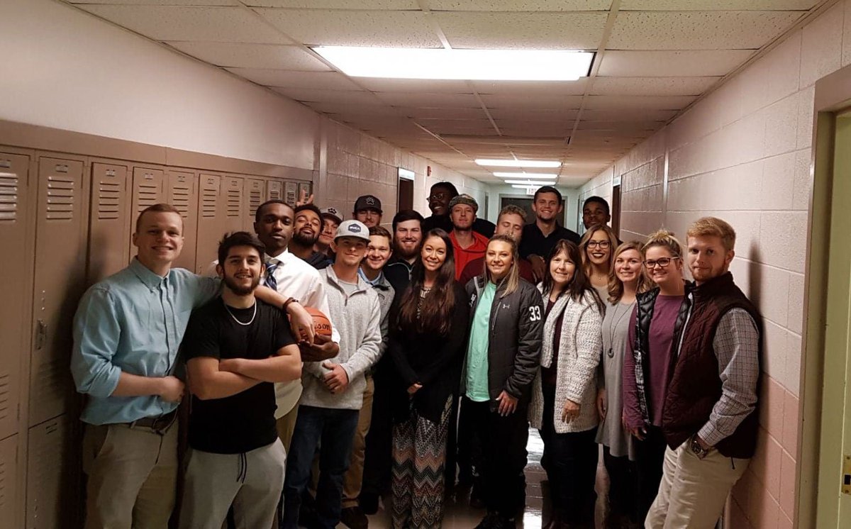 HCTigerToBe's tweet photo. Today's Spotlight: Business Administration 💼

Here's a look into one of our business courses: 

Business Communication Strategies covers resume development &amp; cover letter writing, crafting professional letters, sales messages, &amp; how to give formal presentations. https://t.co/4pFllNhJbP