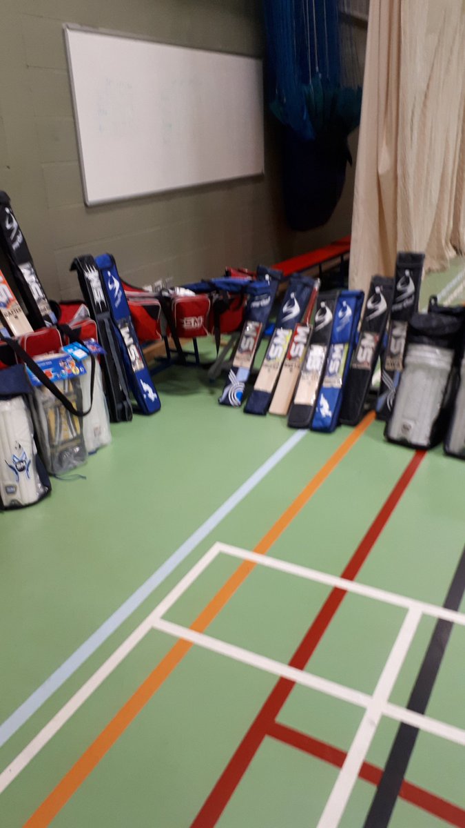 MarkHudson001's tweet photo. Thanks for inviting us to your nets this evening @fvcc to showcase some of our kit 🏏
Great to see so many enthausiast players turn up after a long week at work 👏
Looking forward to a great partnership in 2019🤝
#cashbuilder #smcricket #smcricketfamily #cricket #leicscricket https://t.co/Nr3prACylr