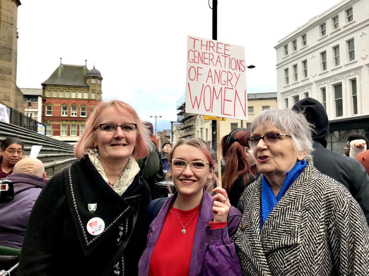 nervemagazineuk's tweet photo. @LWHstays @WASPI_Campaign A banner and more placards
@ixxmcmxl
#Lpool
#LpoolmarchIWD
#IWD2019
#Liverpool
#InternationalWomensDay https://t.co/XYcvzHVn56
