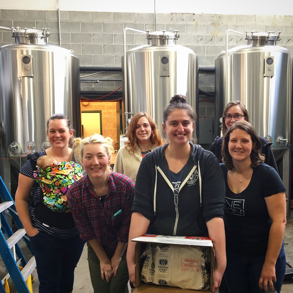 Today’s brew crew! 🍻  
#internationalwomensday #pinkbootssociety #pinkbootsbrew #pinkbootsbrew2019 #womeninbeer #womenwhobrew #shebrewsitbetter #brewbabybrew #beermebabyonemoretime #craftbeer #drinklocal #seattlebeer