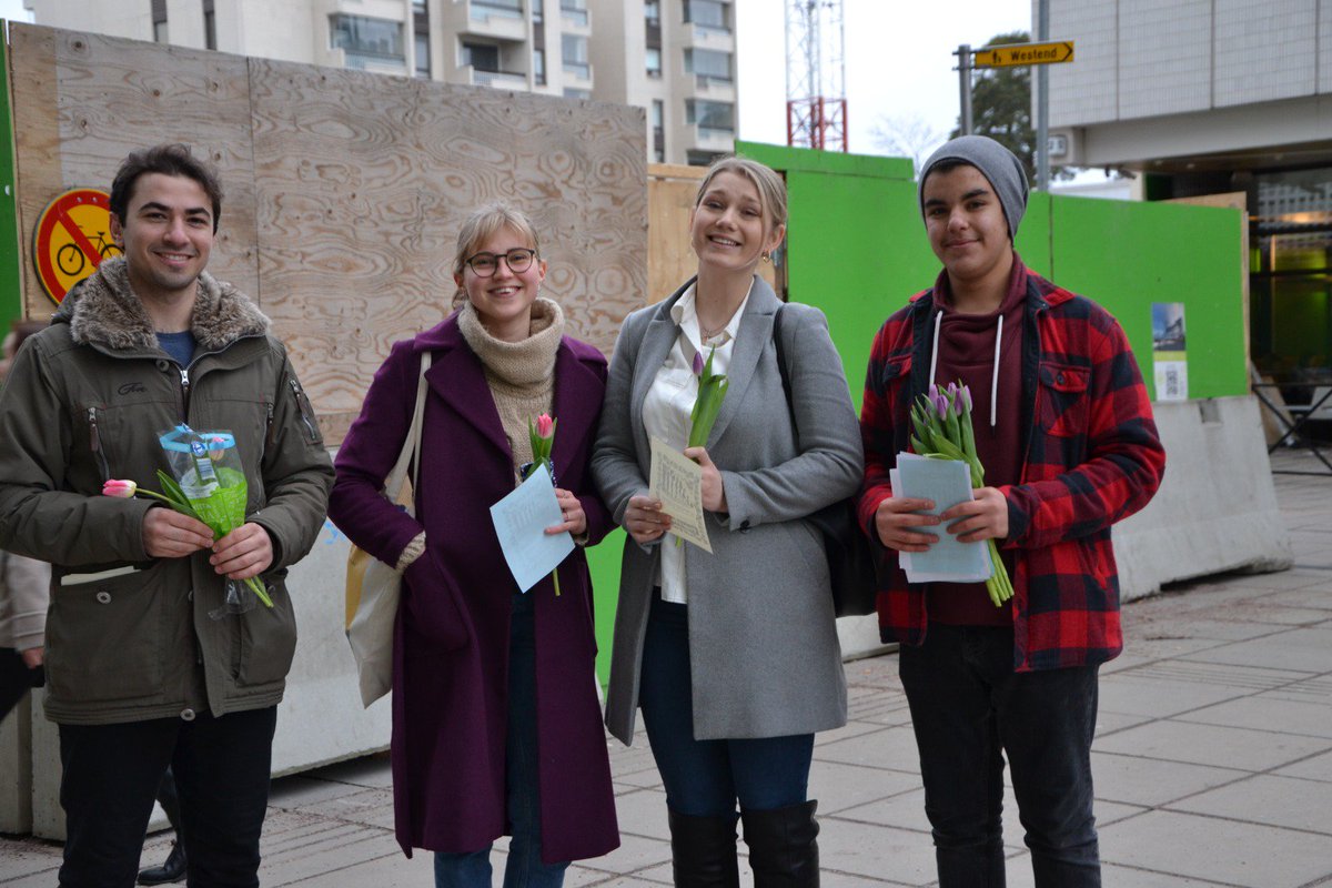 TutsakBebekler's tweet photo. 8 Mart Dünya Kadınlar gününde Helsinki'de Together Mülteci Platformu (@togetherfin)
Türkiye'de cezaevinde bulunan kadın ve çocukları anlattı.. https://t.co/xMT215XBL1