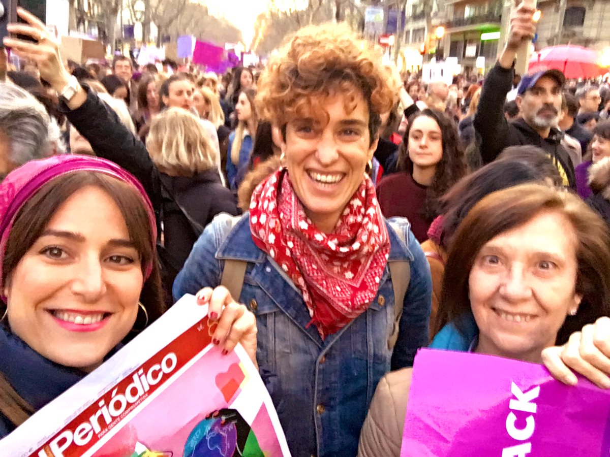 olgagrau13's tweet photo. Manifestación en BCN #8M #1000Motius @elperiodico @Perugae https://t.co/Vn3pkryfZg