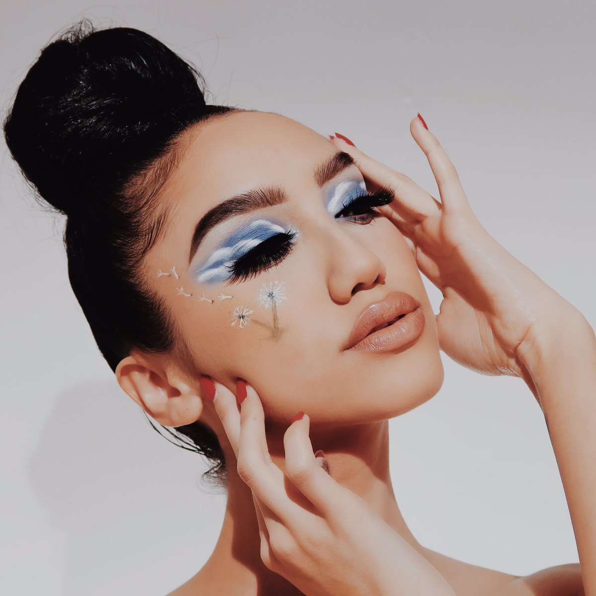 lindseystarbies's tweet photo. Blowin Dandelions☁️
makeup: @bhcosmetics take me back to brazil
@KissProducts #KISSLash in splendor
@Maybelline lipstick in creme brulee https://t.co/RhCEJ7Ufkl