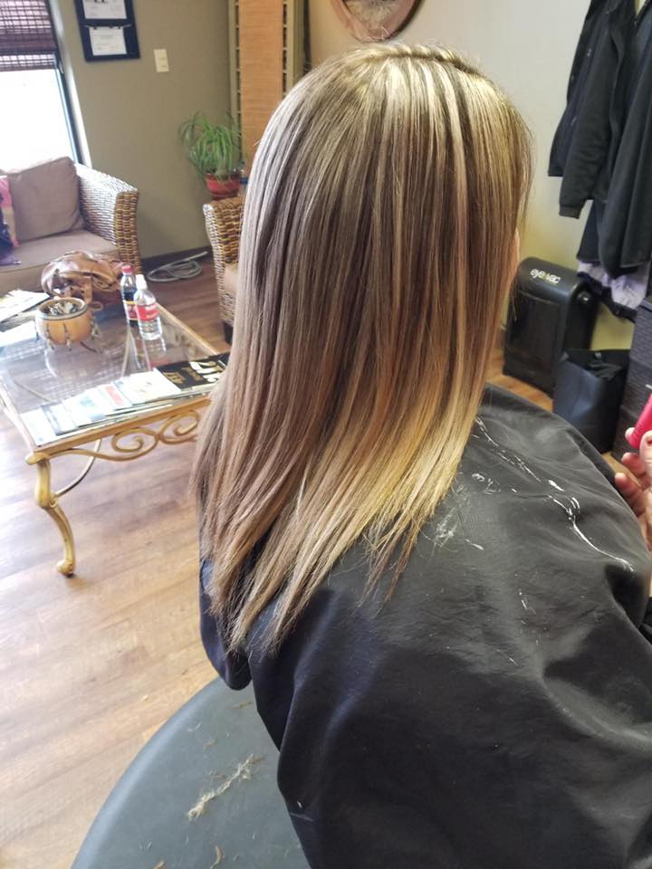 417RelaxInStyle's tweet image. Cut and color done today by our stylist Abby Bennett! She not only does #lashes but #hair as well 😁 #hairstyle #hairstylist #haircolor #haircut #salon #beauty #cutandcolor #stylist #style #instyle #relainstyle #springfieldmo #showmespringfield #springfieldmissouri