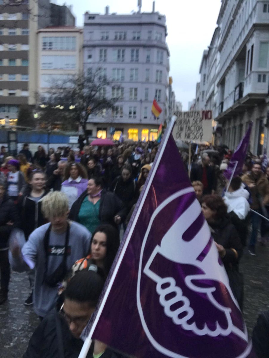 UGT_Galicia's tweet photo. UGT continuou mobilizándose pola tarde polas rúas galegas, pola igualdade e contra a discriminación. #8MEuPARO #UGTFeminista https://t.co/Rp6QWmOa94