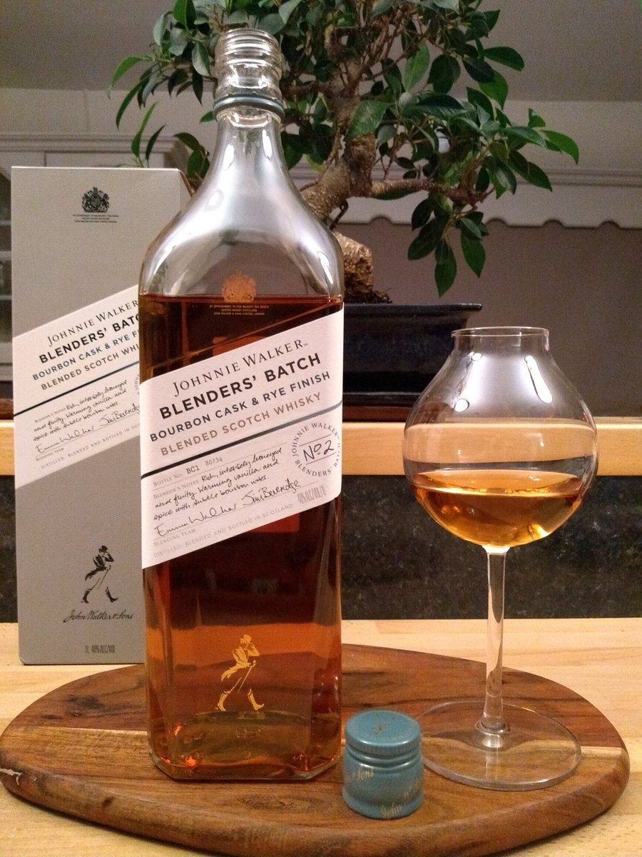 whiskeytalk2U's tweet photo. @thatsdramgood @jurawhisky @PotStillWhiskey @DavidMarra @whiskeyfinesse @TheIrishWino @cb_phil @Causewaywhiskey @whiskeyfodder @irishwhiskeybc @daveswhiskey @Marc_Whiskey @CarlowTours @Powers_Whiskey @GerMidleton @MickThePowersBA @PowersWhiskeyNI @thewhiskeyguy1 @whiskycast @Mac_a2 @CorkWhiskeyWalk @MaltMusings Time for 2nd #FridayNightDram and it's @johnniewalker_ #BlendersBatch Bourbon Cask & Rye Finish.. this Scotch/American blend is really good 👍👍 it's Batch 2 withquality donating distilleries contributing to this.
So.. What's your next #FridayNightDram ? https://t.co/SrYo72qzws