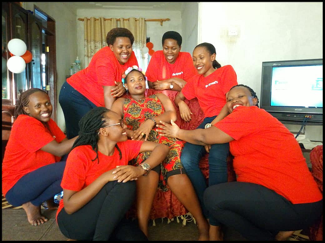 GraceKyensi's tweet photo. Dear kyensi's i confirm the award given to you of a being a Woman! 
#youaregreatwomen 
#yourmomisagreatwoman https://t.co/jfH6fPg2o6