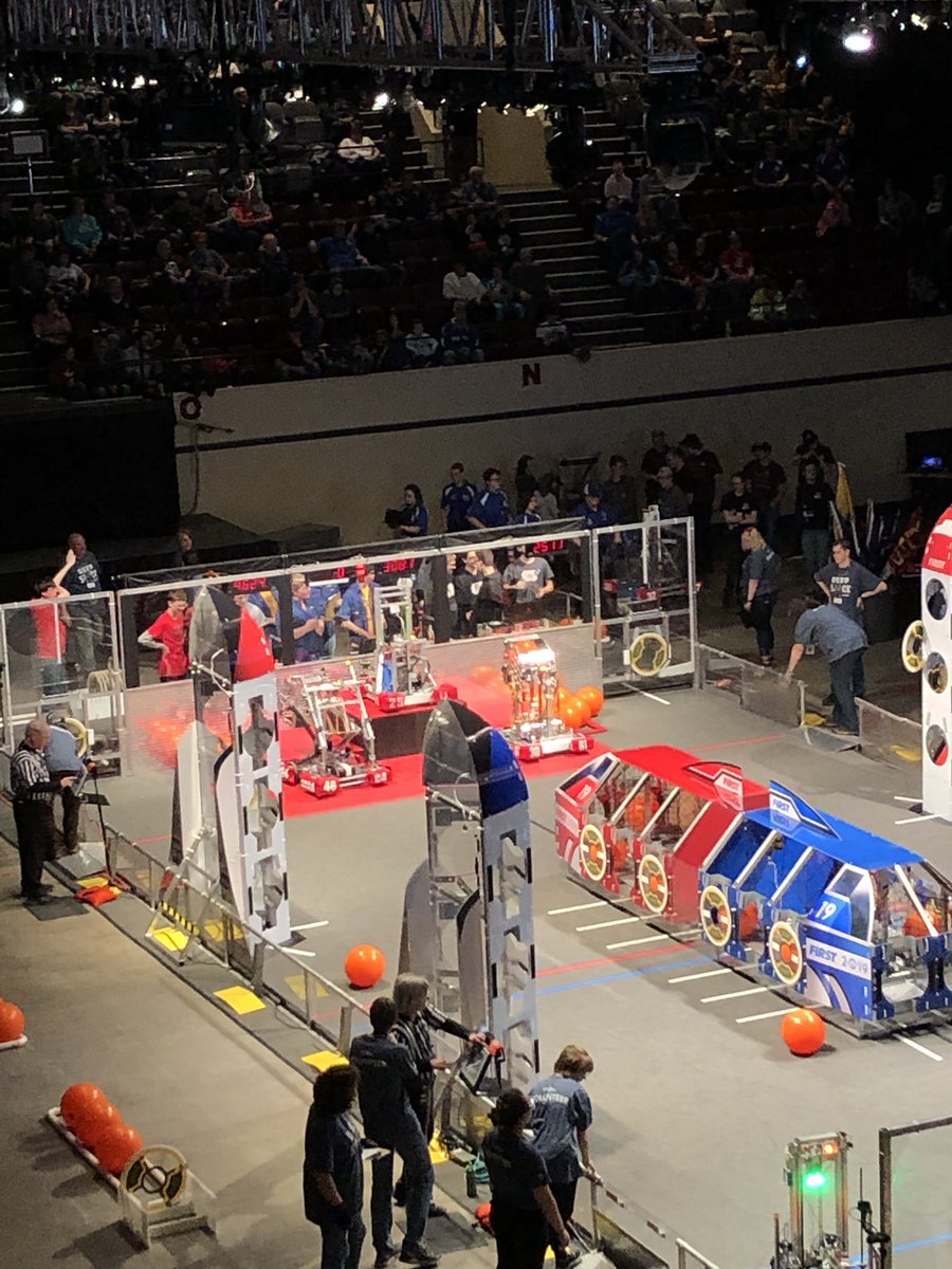 frcteam2511's tweet photo. Currently in 22nd! Successful climb and placement of hatches/cargo https://t.co/fyse7lrO9u