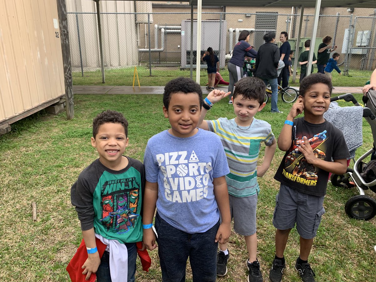 MsFletcher11's tweet photo. So much fun at Elmer’s Field Day!! https://t.co/eAePUjRMEf