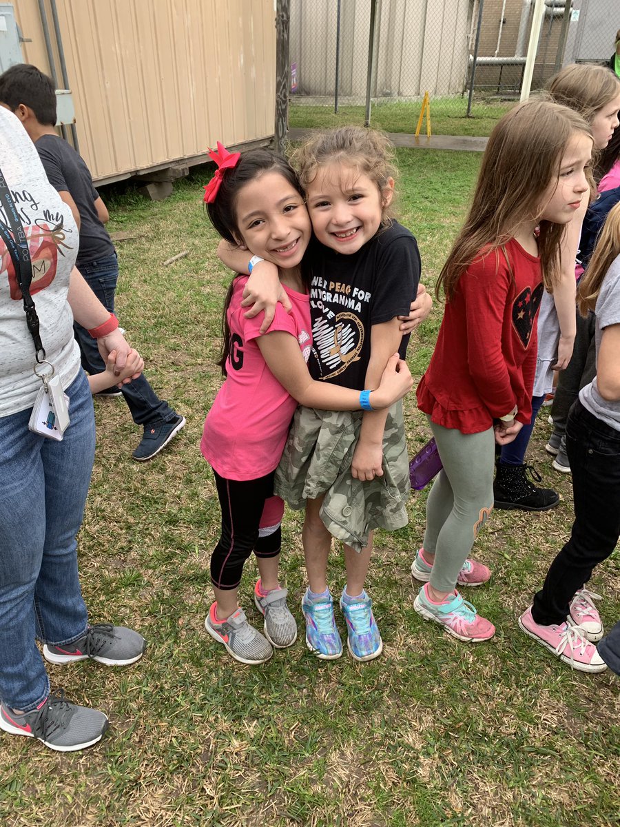 MsFletcher11's tweet photo. So much fun at Elmer’s Field Day!! https://t.co/eAePUjRMEf