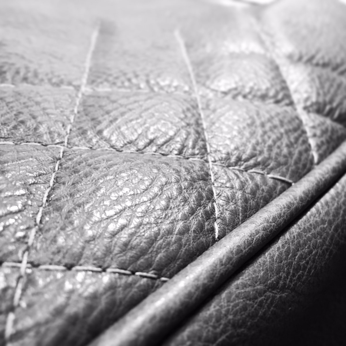Little sample/test piece for a custom motorbike seat.

#handmade #leather #motorbike #motorcycle #seat #quality #bespoke #commission #madeinbritain #madetolast #quilted #diamondstitch