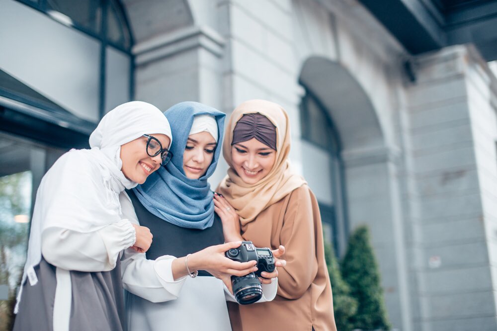 Tesettür, çok sayıda insan tarafından tercih edilmekte olan bir giyim tarzıdır. Geniş bir kullanıcı kitlesinin varlığı nedeniyle 2019 tesettür modası çok sayıda kişi tarafından merak edilmektedir. Devamı => mavimenekse.com/moda/2019-tese… #tesettürmodası #tesettürkombinleri #bayangiyim