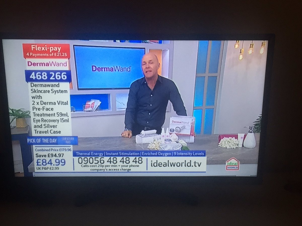 Gibbo1705's tweet image. Thank you @Debbie1963Penny for making me feel at home .....  Ideal Shopping channel 😂😂😂😂 #princessroom