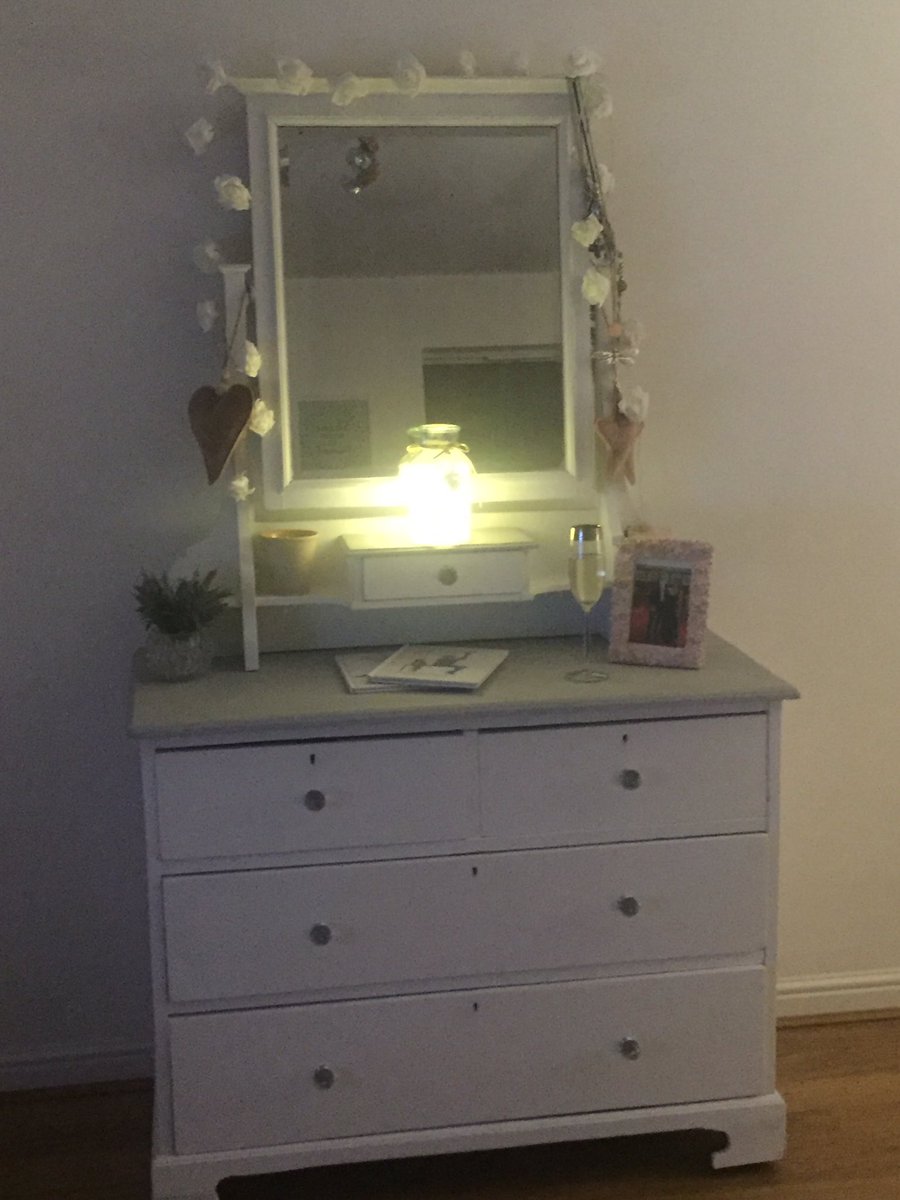 Gibbo1705's tweet image. Thank you @Debbie1963Penny for making me feel at home .....  Ideal Shopping channel 😂😂😂😂 #princessroom